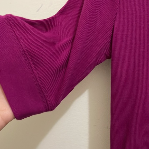 Gap dark pink v neck top (sz l) - Picture 5 of 9